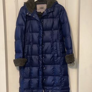 UGG  Australia Mid Length Faux Fur Quilted Hooded Long Sleeve Down Puffer Coat.